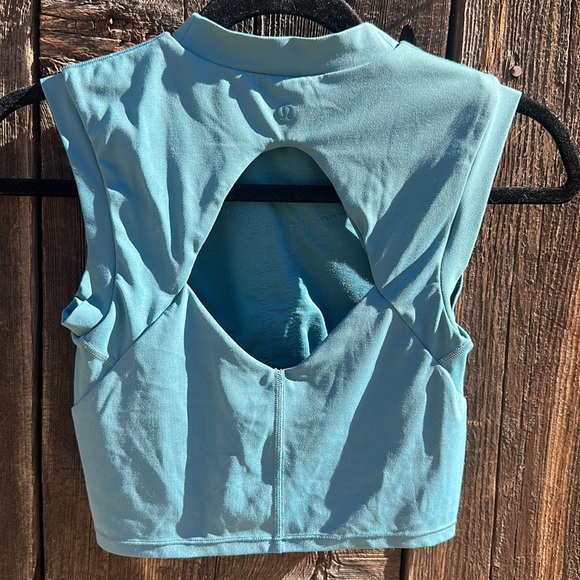 Lululemon Sweat Intention Tank in Desert Teal Open Keyhole Back Cropped Top - Picture 7 of 12